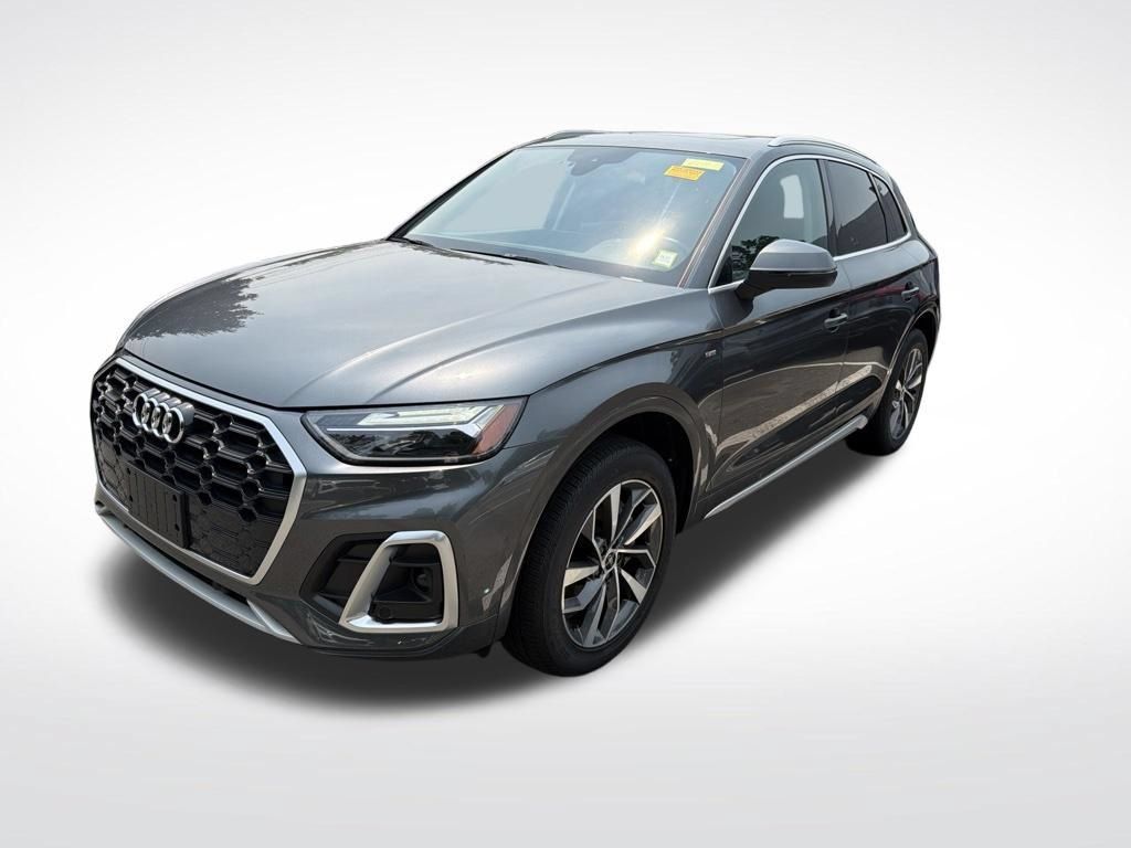 Used 2023 Audi Q5 2.0T Premium w/ Convenience Package AWD/4WD image 2