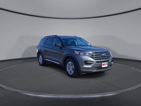 Certified 2023 Ford Explorer XLT image 2