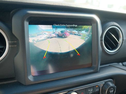 Used 2022 Jeep Wrangler Unlimited Sahara w/ Cold Weather Group AWD/4WD image 19