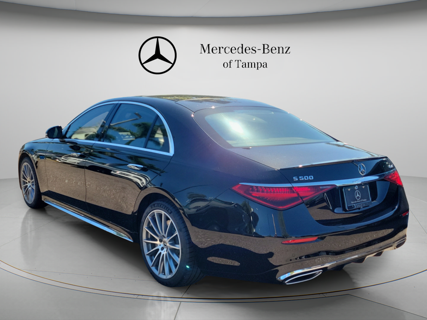 Used 2023 Mercedes-Benz S 500 4MATIC image 2