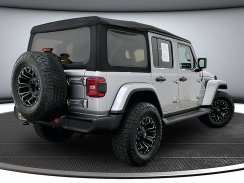Used 2019 Jeep Wrangler Unlimited Sahara AWD/4WD image 6