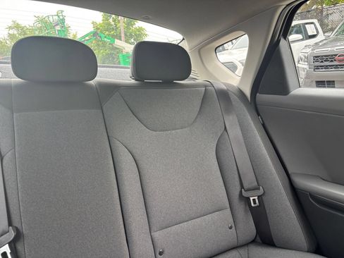 Used 2025 Kia K4 FWD image 32