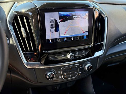 Used 2023 Chevrolet Traverse RS AWD/4WD image 21