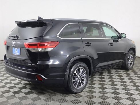 Used 2018 Toyota Highlander XLE image 11