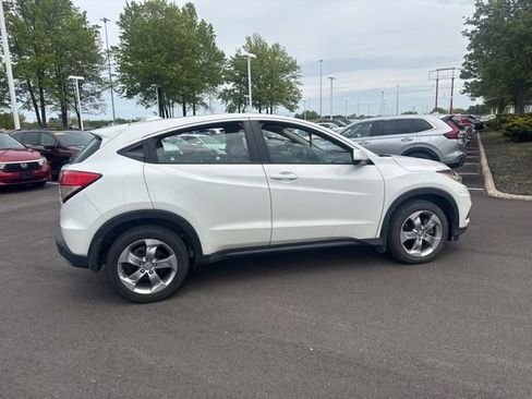 Used 2021 Honda HR-V LX image 9