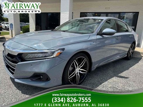 Used 2021 Honda Accord Touring image 2