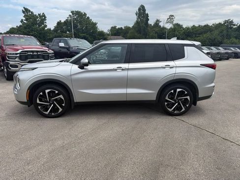 Used 2022 Mitsubishi Outlander SE FWD image 2