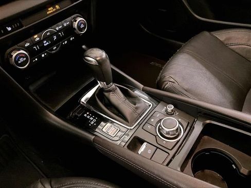 Used 2018 MAZDA MAZDA3 Grand Touring w/ Premium Equipment Package FWD image 16
