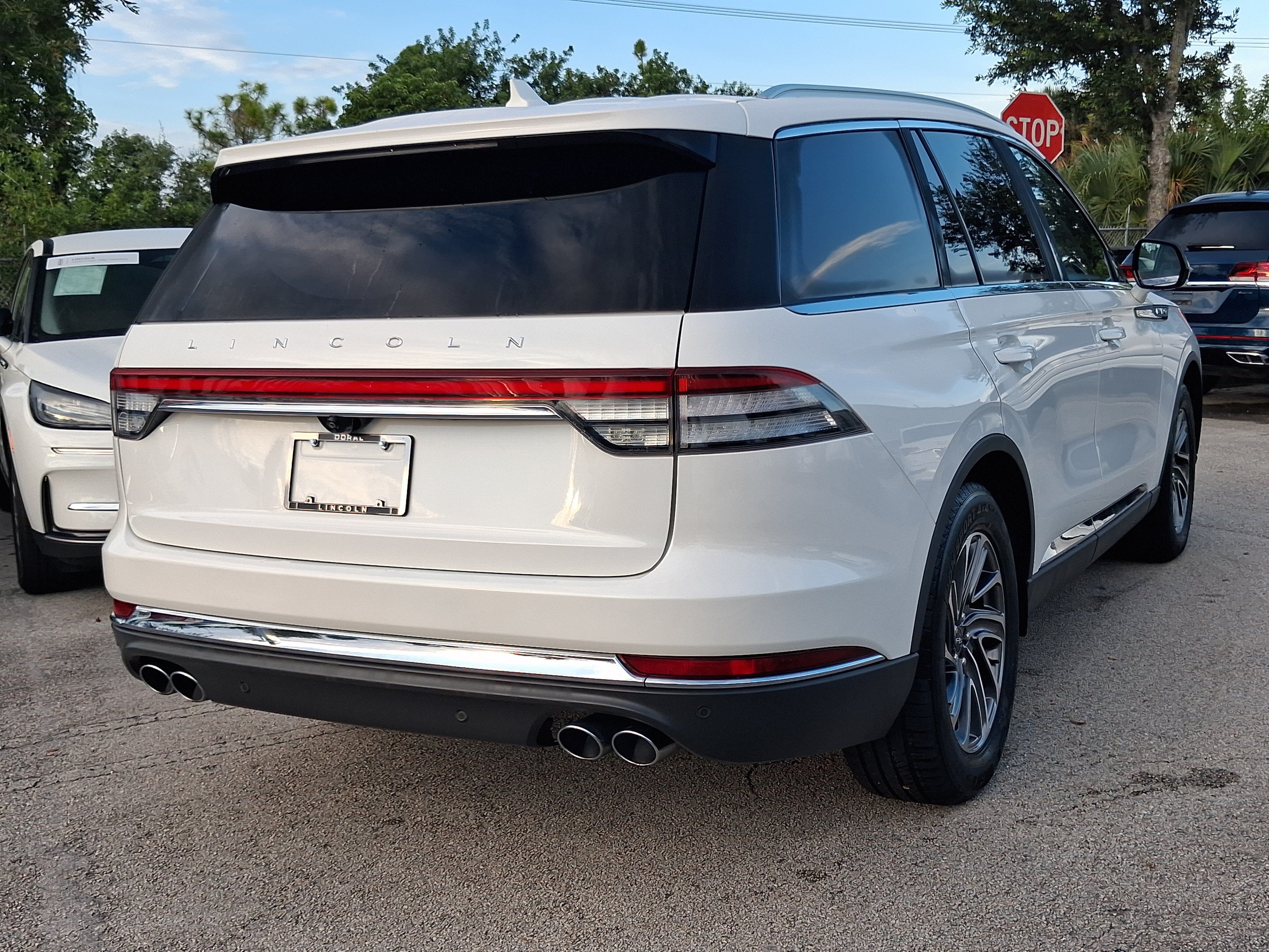 Used 2020 Lincoln Aviator 2WD image 4
