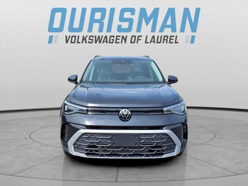 New 2026 Volkswagen Taos SE image 8