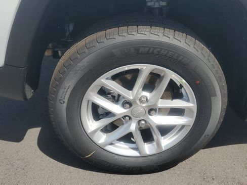 New 2026 Jeep Grand Cherokee Laredo RWD image 5