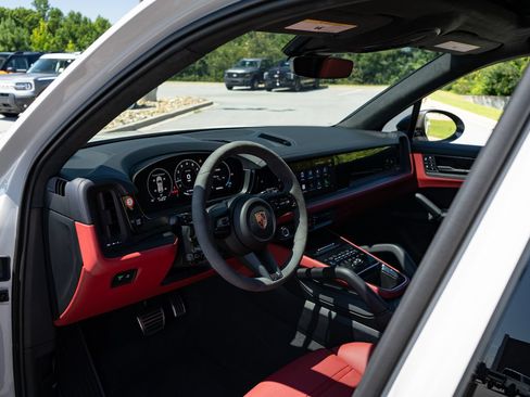Used 2023 Porsche Cayenne GTS AWD/4WD image 28