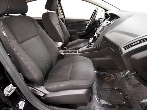 Used 2016 Ford Focus SE w/ SE Sport Package FWD image 17