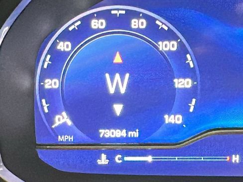 Used 2023 Chevrolet Suburban Premier image 13