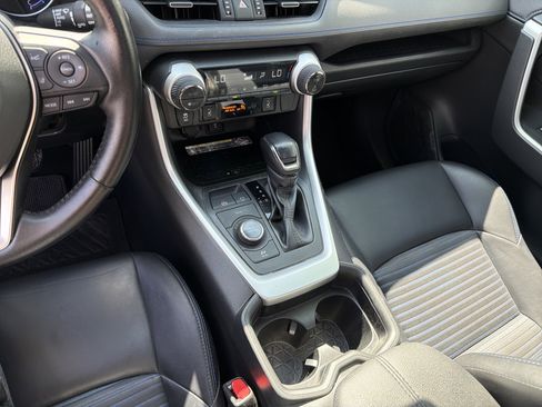 Used 2020 Toyota RAV4 XSE image 9