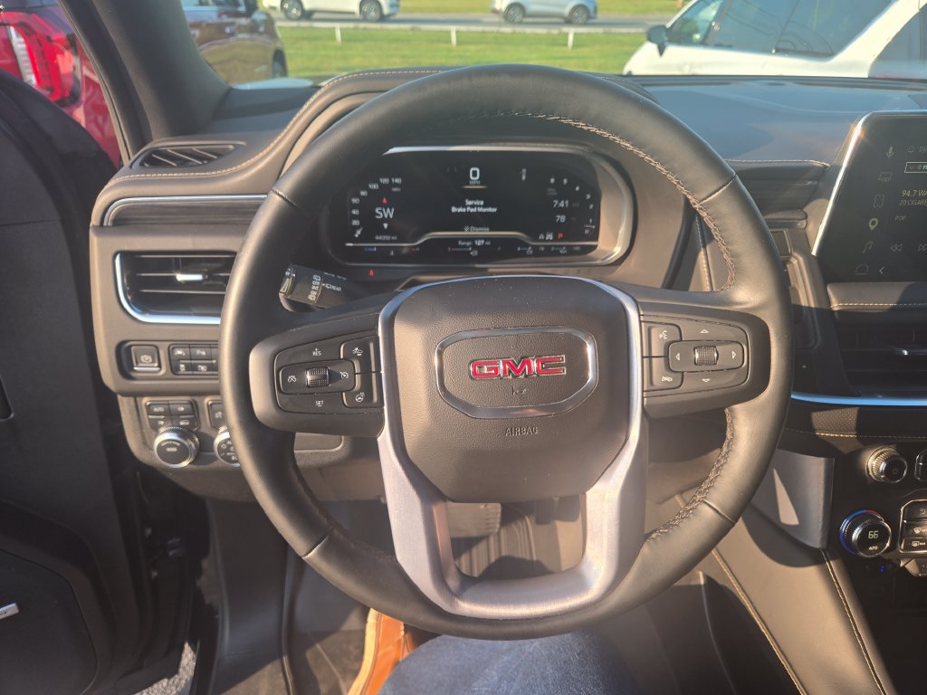 Used 2023 GMC Yukon SLT w/ SLT Premium Package AWD/4WD image 12