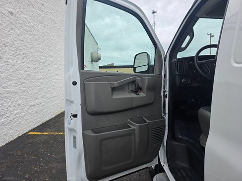 Used 2025 Chevrolet Express 2500 w/ Driver Convenience Package RWD image 13