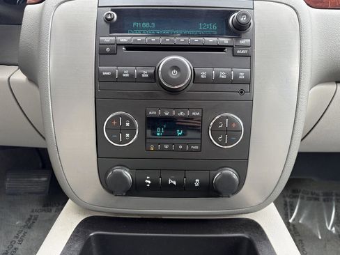 Used 2014 GMC Yukon XL SLT w/ SLT Chrome Package image 15