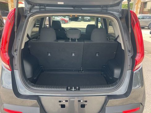 Certified 2022 Kia Soul LX w/ Technology Package FWD image 11