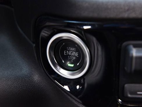 Used 2025 GMC Sierra 1500 SLT image 17