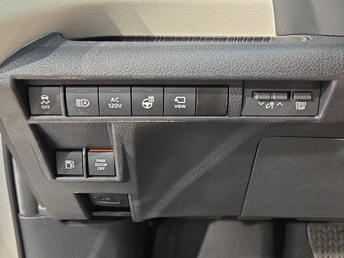 Used 2024 Toyota Sienna Platinum FWD image 26