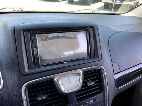Used 2016 Chrysler Town & Country Touring-L w/ Driver Convenience Group FWD image 22