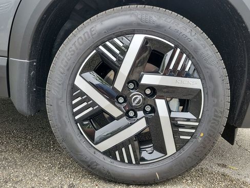 New 2026 Nissan Kicks SV image 9