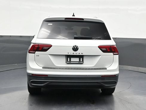 Used 2023 Volkswagen Tiguan SE w/ Panoramic Sunroof Package FWD image 4