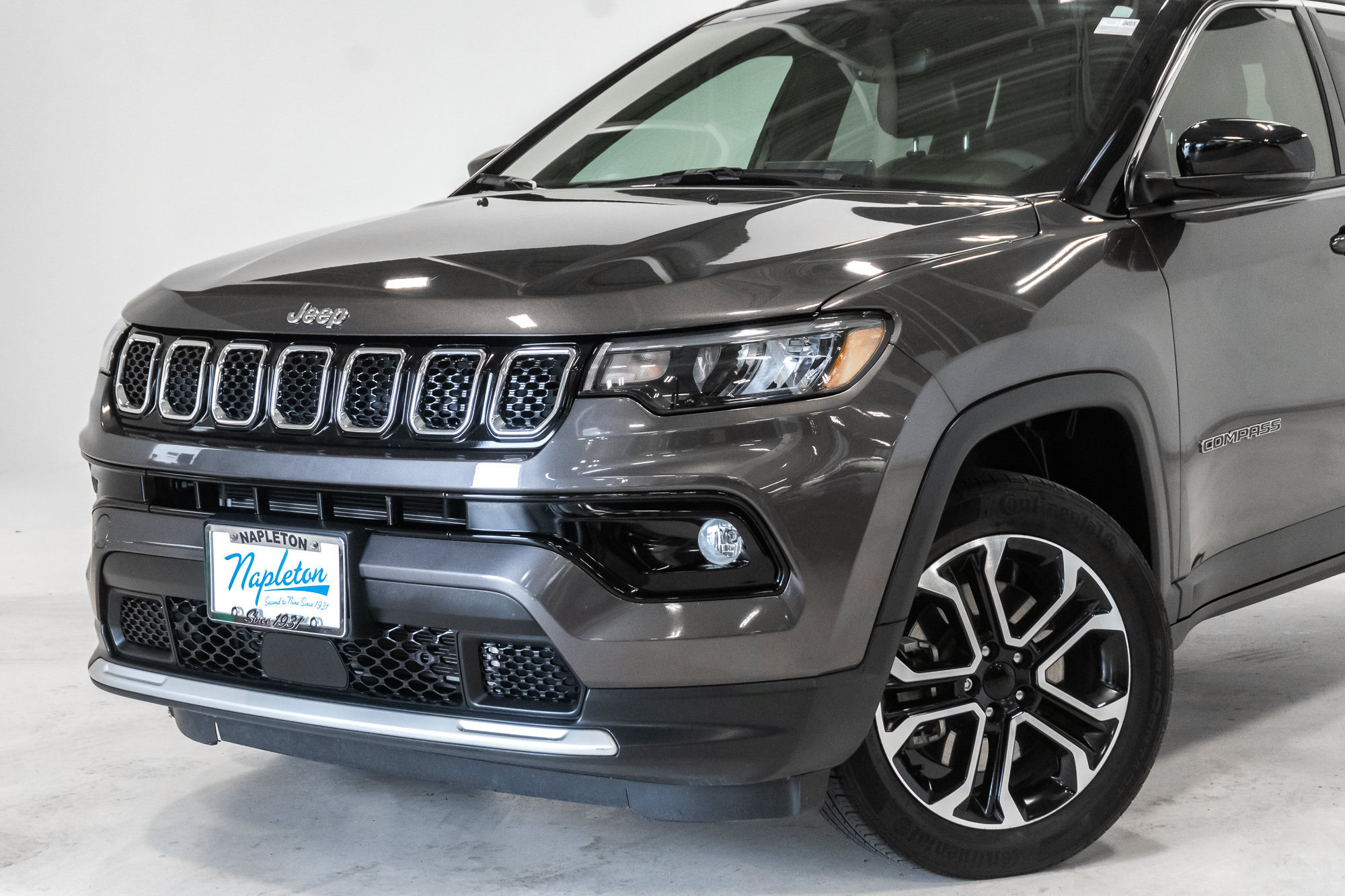Certified 2023 Jeep Compass Limited AWD/4WD image 2