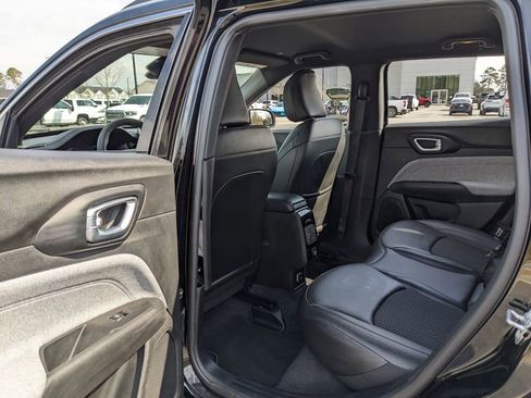 Certified 2025 Jeep Compass Latitude image 39