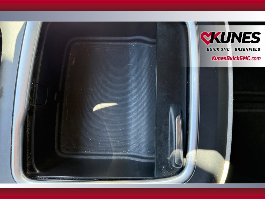 Used 2023 Chrysler Pacifica Touring-L FWD image 30