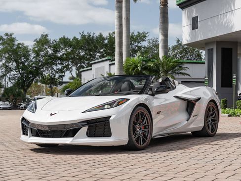 Used 2023 Chevrolet Corvette Z06 RWD image 12