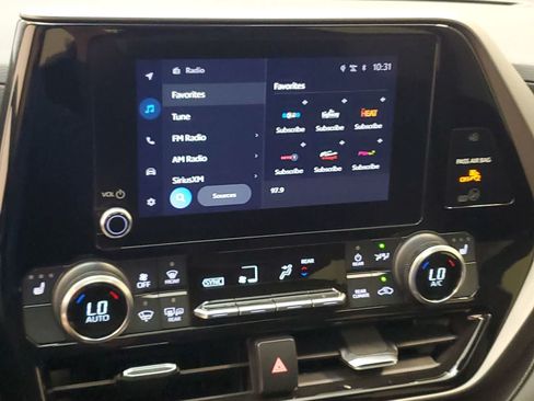 Used 2023 Toyota Highlander XLE FWD image 5
