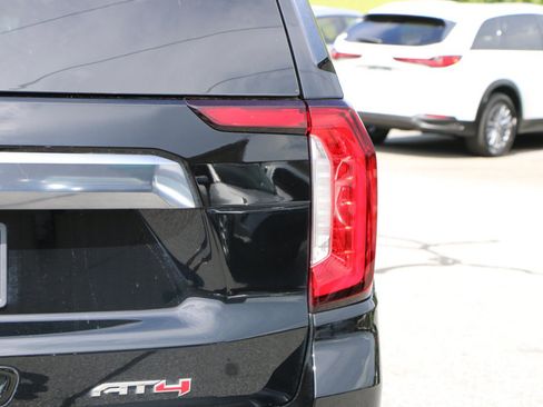 Used 2024 GMC Yukon AT4 w/ Technology Package AWD/4WD image 7