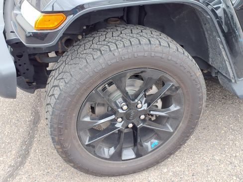Used 2023 Jeep Wrangler Unlimited Sahara w/ Cold Weather Group AWD/4WD image 10
