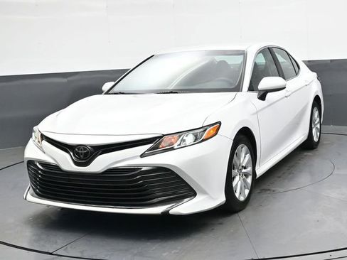 Used 2018 Toyota Camry LE FWD image 9