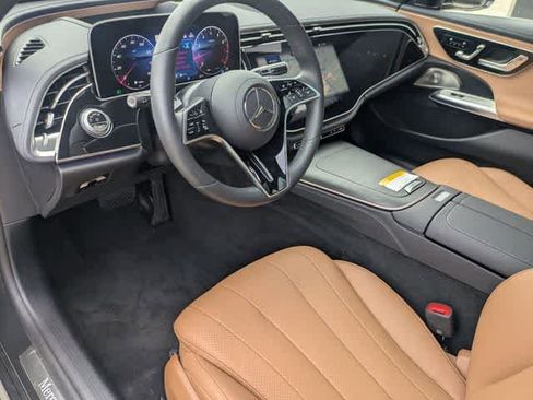 Used 2025 Mercedes-Benz E 350 4MATIC Sedan image 2