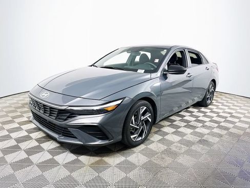 Used 2025 Hyundai Elantra Sport FWD image 7