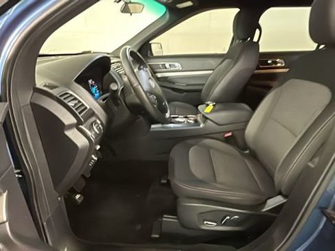 Used 2018 Ford Explorer XLT AWD/4WD image 11