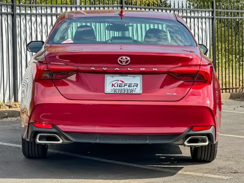 Used 2022 Toyota Avalon XLE FWD image 4