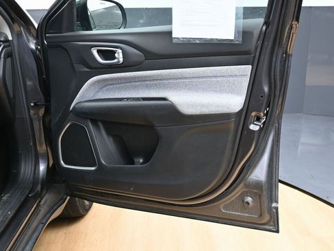 Used 2022 Jeep Compass Latitude image 36