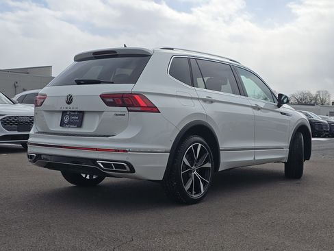 Certified 2024 Volkswagen Tiguan SEL R-Line image 7