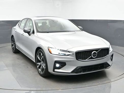 Used 2025 Volvo S60 B5 Plus AWD/4WD image 2