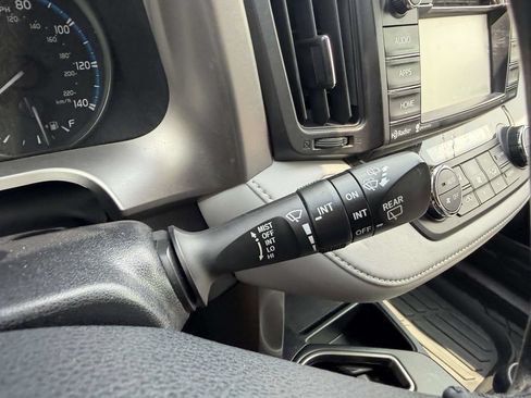 Used 2018 Toyota RAV4 XLE FWD image 37