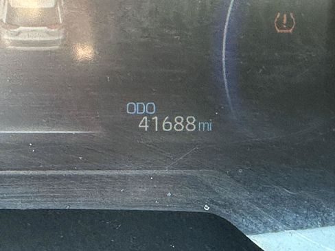 Used 2025 Toyota RAV4 LE AWD/4WD image 14