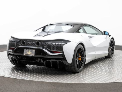Used 2023 McLaren Artura RWD image 18