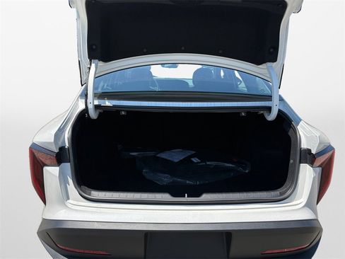 New 2025 Kia K4 LXS image 18