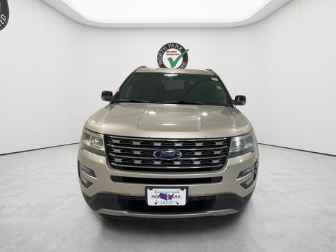Used 2017 Ford Explorer XLT w/ Equipment Group 201A FWD image 15