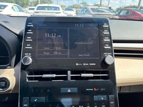 Used 2019 Toyota Avalon XLE w/ Moonroof Package FWD image 3