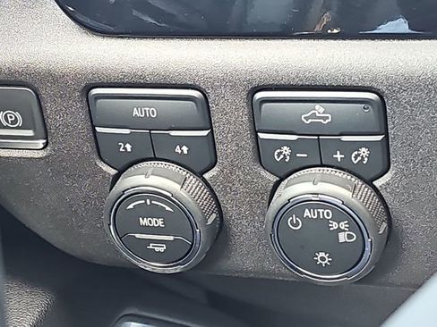 Used 2024 Chevrolet Silverado 1500 LT AWD/4WD image 19